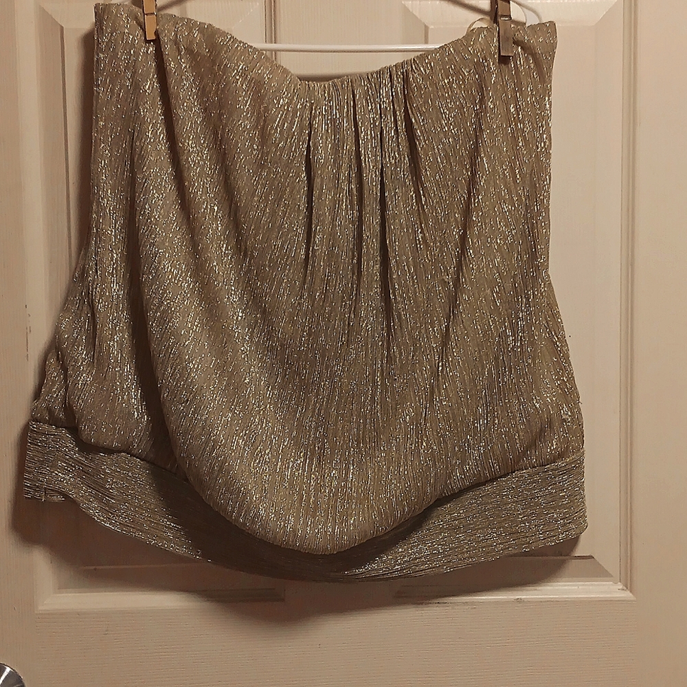 Sleeveless Gold Sequent Top.